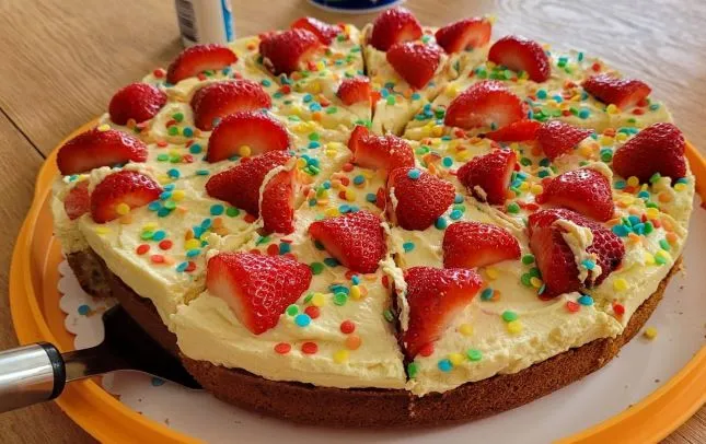 einen Tough vom Fanta Kuchen aber dann doch eher vom Konfetti Kuchen.