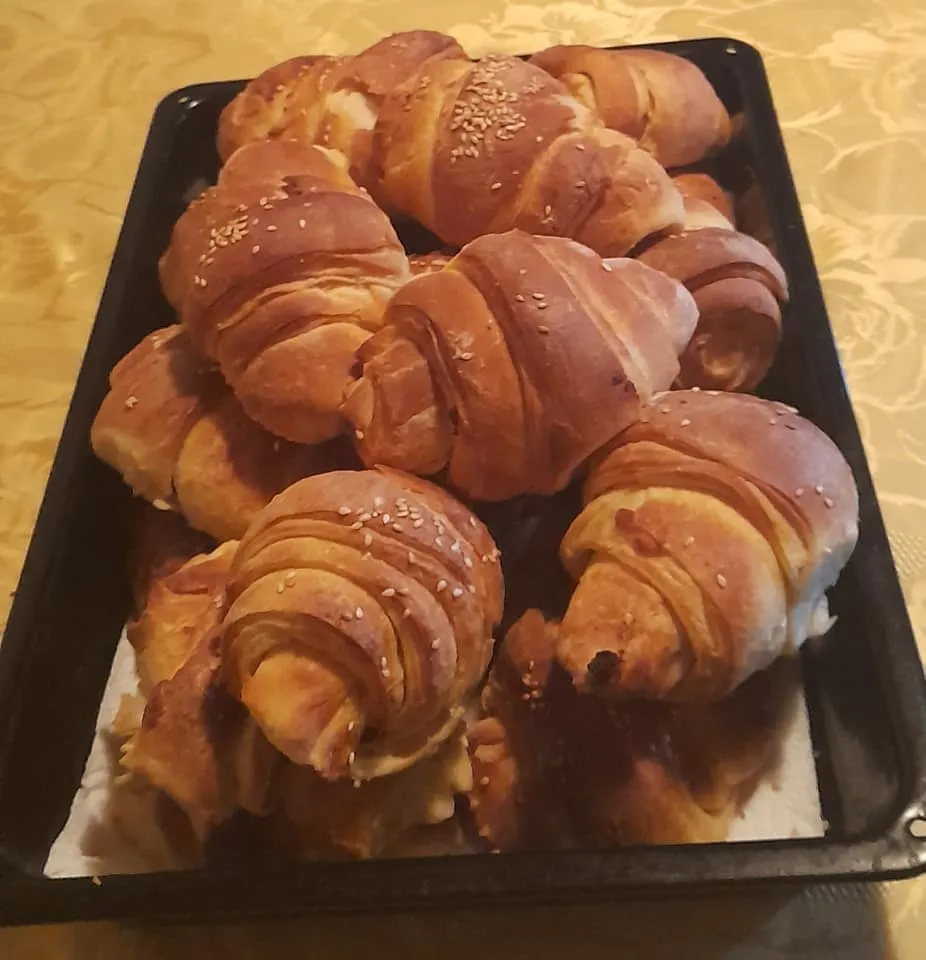 Croissant mit Feta und Salami Croissant Mit Feta Und Salami