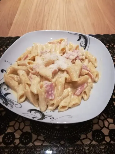 Heute mal einfache Schinkennudeln mit einer leckeren Sahnesauce gemacht