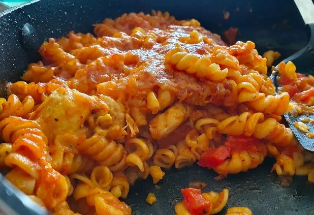 Hähnchen Nudel Auflauf mit Paprika Hähnchen Nudel Auflauf Mit Paprika