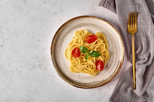 Knoblauch Spaghetti mit Tomaten Das wohl einfachste Nudelgericht sind die Knoblauch Spaghetti mit Tomaten