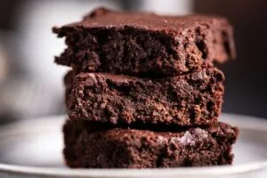 Brownies aus nur 3 Zutaten Das sind die idealen Brownies mit einem schokoladigen, fluffigen Teig