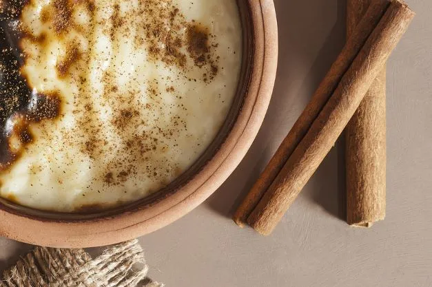 Süßer Reisauflauf mit Quark Süßer Reisauflauf mit Quark und Vanillegeschmack