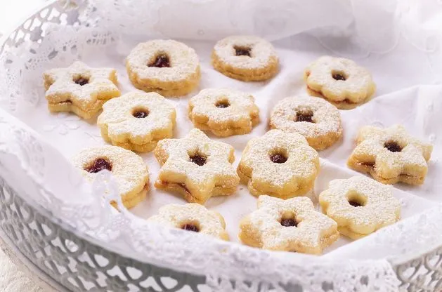 Spitzbuben in Südtirol wird diese Weihnachtsbäckerei ganz einfach Spitzbuben genannt