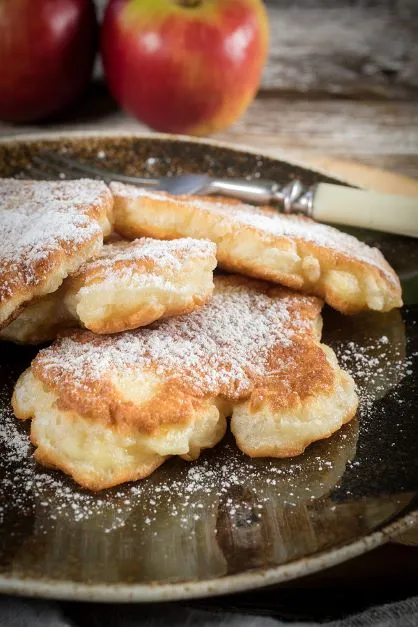 Dicker Obstpfannkuchen Zuerst das Obst unter den Teig rühren, dann den Eischnee vorsichtig unterheben