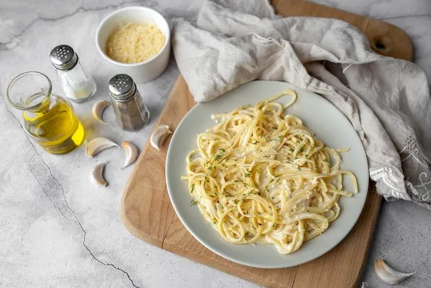 Einfache und schnelle Käsenudeln Ein richtig preiswertes Rezept für die ganze Familie
