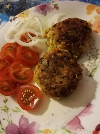 Falsche Fleischlaberl Mit Risibisi, Brösel, Zwiebel, Knoblauch, Käse, ordentlich Chili einem Ei, Kräuter und Pfeffer falsche Fleischlaberl gemacht