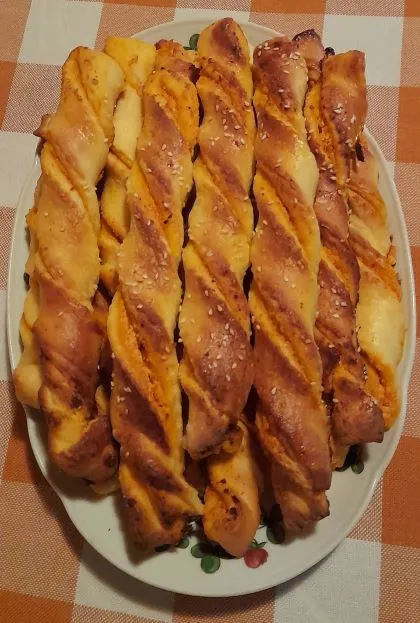 Oma Dragas Pizzastangen Oma Dragas Pizzastangen sind ein leckerer Snack