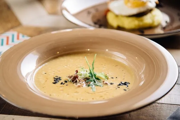 Omas Rezept für Brennsuppe Früher galt Omas Rezept für Brennsuppe als Heilmittel gegen Magenverstimmungen