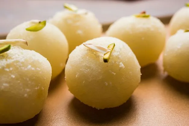 Omas Grießknödel Grießknödel passen gut als Beilage zu Saftfleisch und Wildgerichten