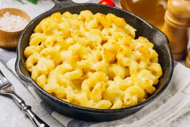 Pfannen Mac and Cheese Dieser cremige Pfannen Mac and Cheese wird in wenigen Minuten auf dem Herd zubereitet.