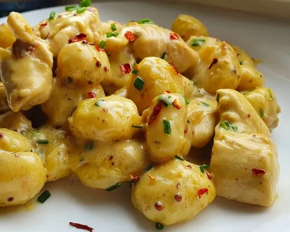 Gnocchi mit Hähnchenfilet eine eigene Komposition aus Lebensmitteln die sie noch im Kühlschrank/Speisekammer hatte