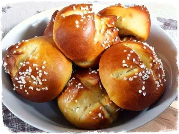 Laugenbrötchen Laugenbrötchen ganz einfach selbstgemacht