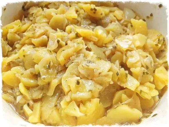 Schwäbischer Kartoffelsalat lauwarm ist der Kartoffelsalat am besten