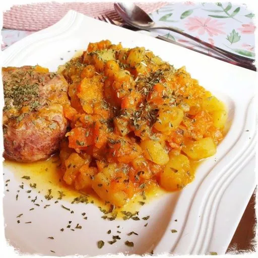 Möhrenuntereinander Mit diesem einfachen Rezept kochst du dir die Beilage aus Möhren und Kartoffeln in 30 Minuten