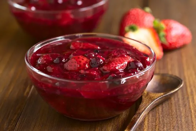 Rote Grütze Rote Grütze schmeckt wunderbar fruchtig und verführerisch