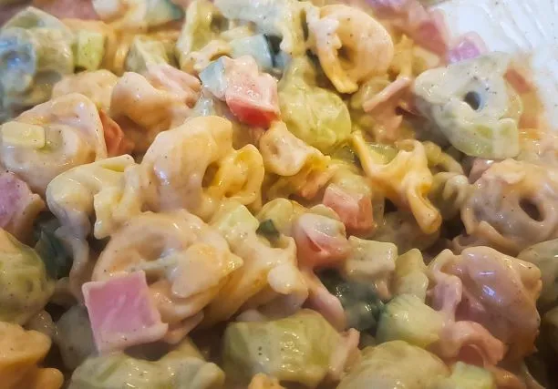 Tortellini Salat Das Rezept ist Uralt und seit bestimmt 20 Jahren immer der Salat der überall ankommt