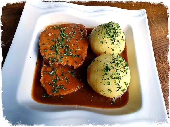 Kartoffelknödel aus gekochten Kartoffeln