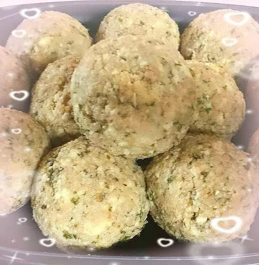 Klassische Semmelknödel eine Spezialität der süddeutschen, österreichischen und böhmischen Küche