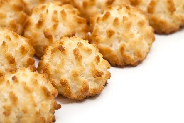 Saftige Kokosmakronen Saftige Kokosmakronen dürfen auf keinem Keksteller zu Weihnachten fehlen