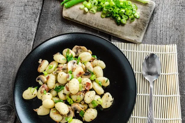 Gnocchi mit Speck und Champignons Gnocchi mit Speck und Champignons