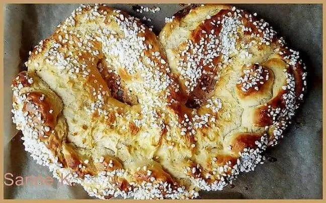 Große Neujahrsbrezel Große Neujahrsbrezel sind ein Traditionsgebäck zum Neujahr