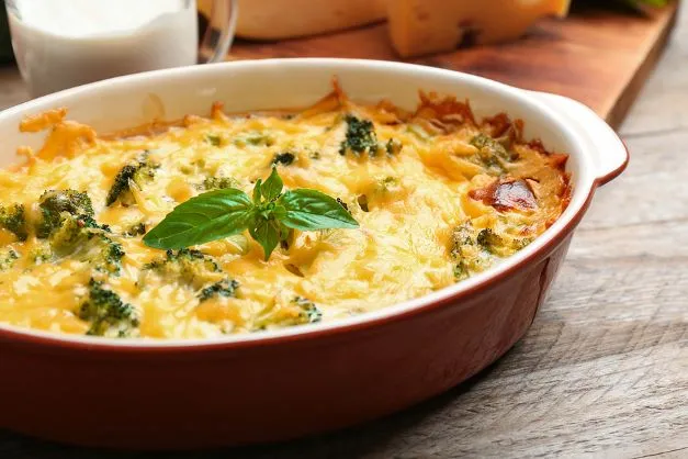 Brokkoli Auflauf Dieser Brokkoli Auflauf wird dank der Kochsahne schön cremig