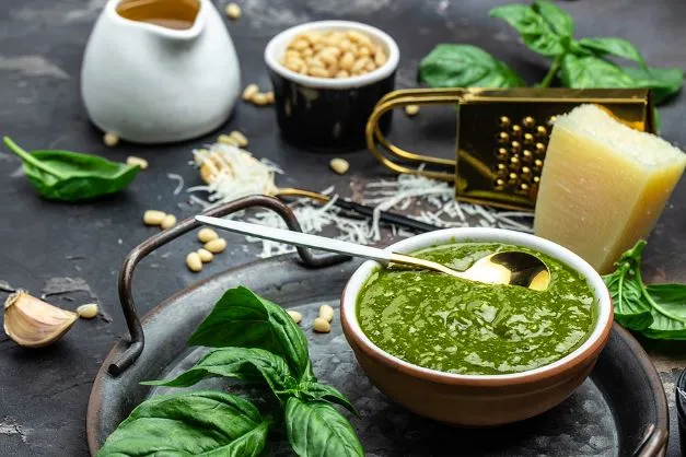 Pesto Genovese Grüne Pesto Genovese ist ein italienischer Klassiker