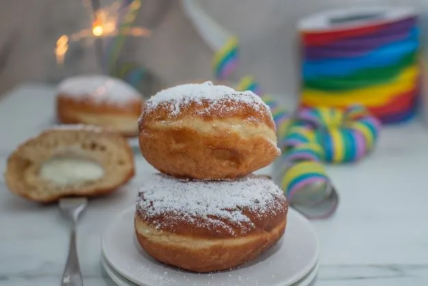 Vanillekrapfen Der Fasching ist zwar schon vorbei, aber Vanillekrapfen gehen immer