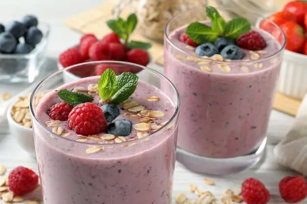 Beeren Smoothie mit Haferflocken Dieses Smoothie mit Haferflocken kann dir jeden Morgen versüßen,