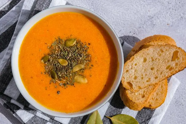 Möhrensuppe mit Ingwer und Kurkuma Eine wirklich schmackhafte und gesunde Cremesuppe