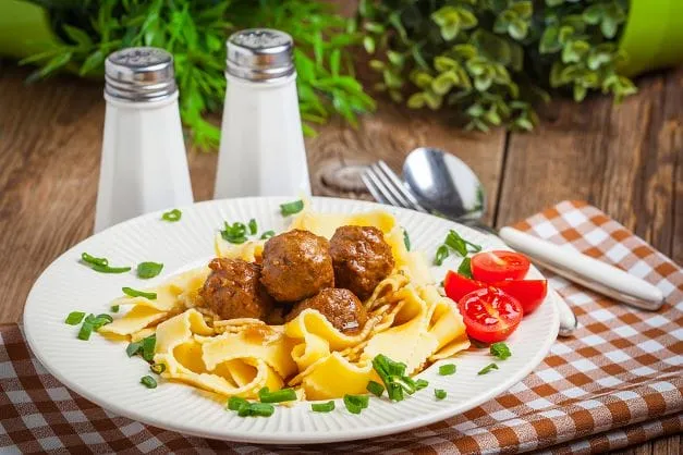 Tagliatelle mit Hackfleischbällchen Tagliatelle Mit Hackfleischbaellchen