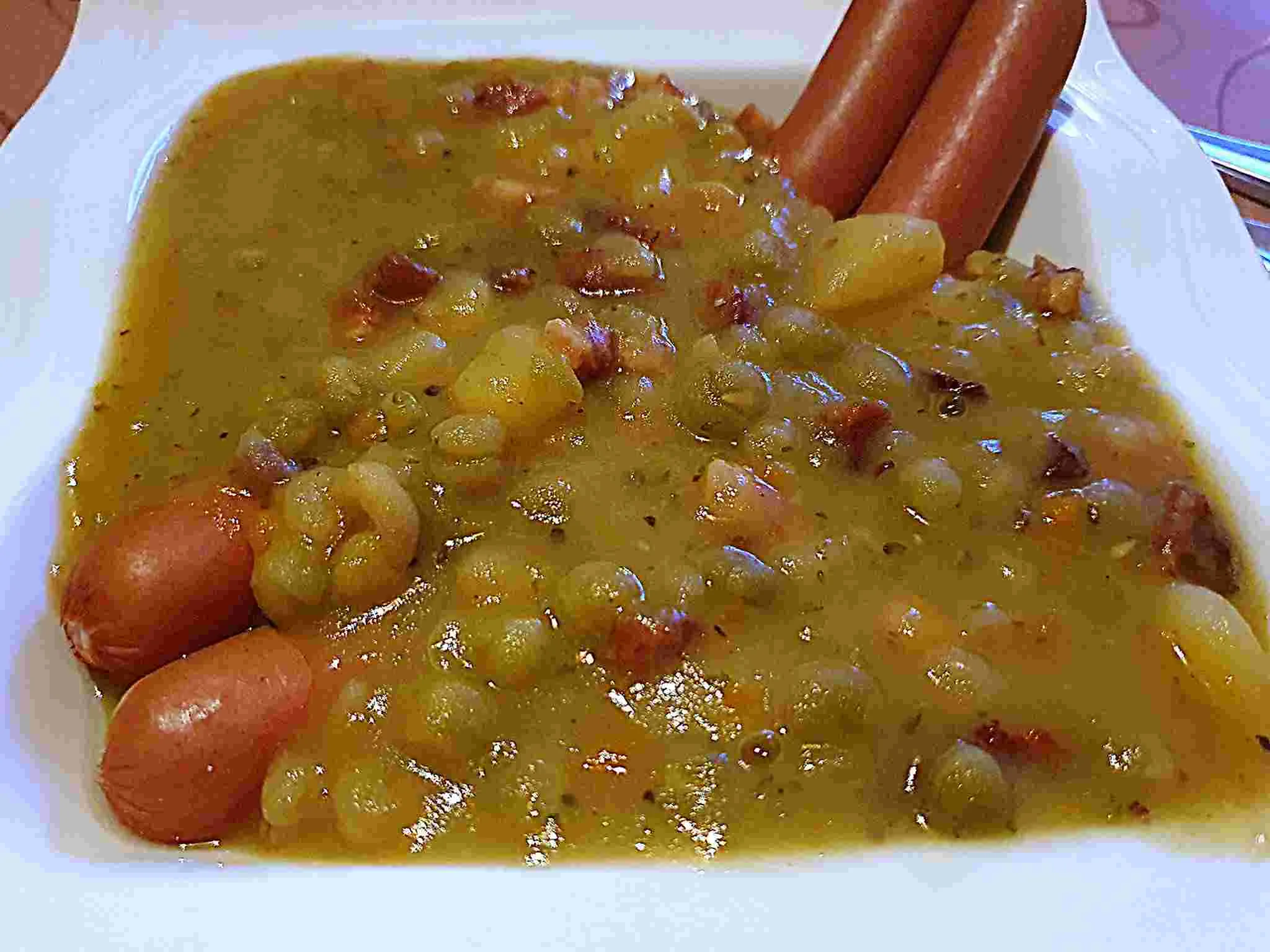 Meine liebste Erbsensuppe Weil Oma schon immer sagte, dass Eintopf aufgewärmt noch besser wird