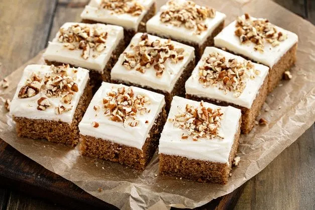 Karottenkuchen mit Frischkäse Frosting Karottenkuchen saftig und knackig zugleich