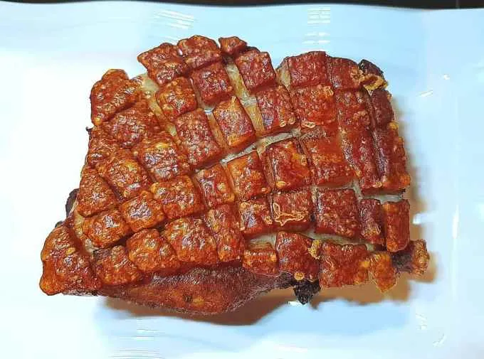 Schweinekrustenbraten aus dem Frittenföhn Ich bin so begeistert von dem Ergebnis, dass ich es fast nicht in Worte fassen kann