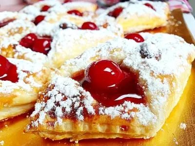Blätterteigtaschen Unkompliziert und lecker sind Susannes Blätterteiftaschen mit Liebe gemacht.