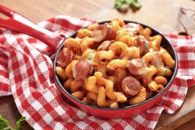 Es wird die italienische Wurst Salsiccia Peperoncino verwendet