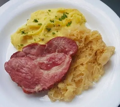 Sauerkraut mit Kasseler und Stampfkartoffeln Heute gibt es mal gut bürgerliche Küche