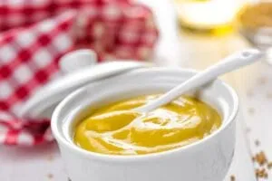 Selbstgemachte Senfsauce Die Senfsauce ist süß und würzig zugleich