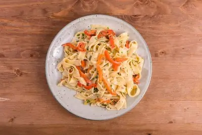 Fettuccine Pasta mit cremiger Sauce Fettuccine Pasta Mit Cremiger Sauce