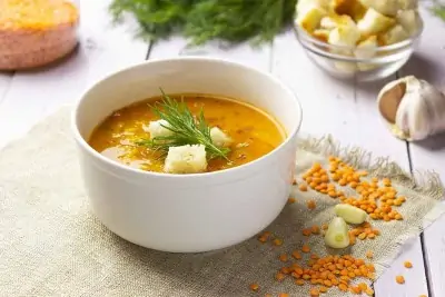 Rote Linsensuppe mit Croutons Rote Linsensuppe Mit Croutons