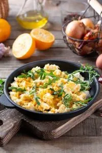Rührei mit Mais und Käse Ruehrei Mit Mais Und Kaese