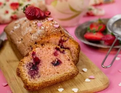 Rosaroter Erdbeerkuchen