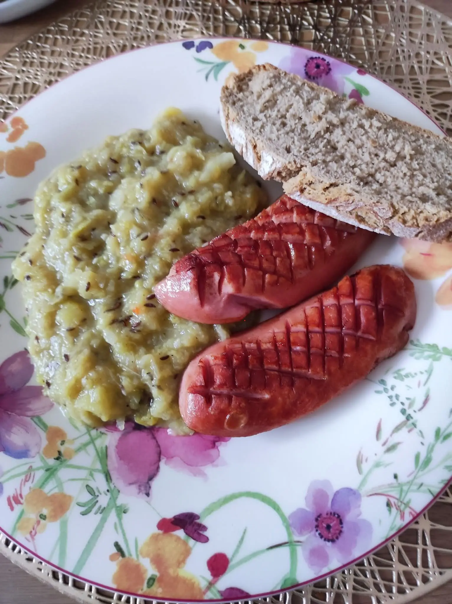 Kohlgemuese Mit Knacker