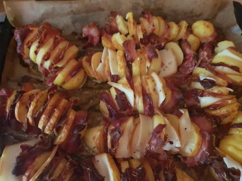 Fächerkartoffel mit Bacon und Käse
